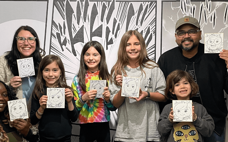 Скетчбук и карандаши — творческая атмосфера занятий